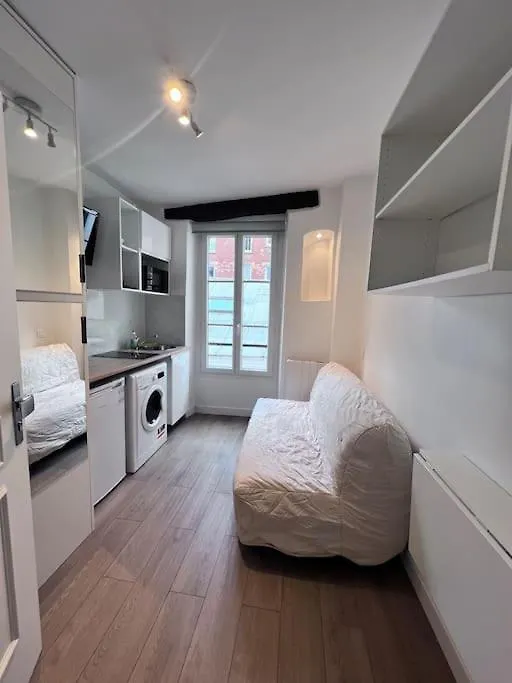 Paris Montmartre - Studio Equipe - 1P 0*,  France